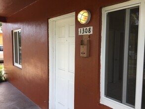1308 NW 4th St in Fort Lauderdale, FL - Building Photo - Building Photo
