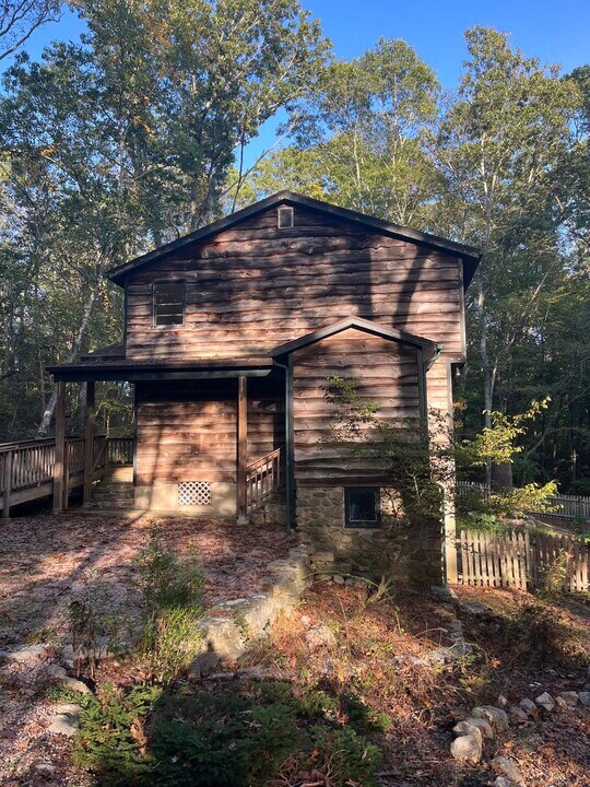 103 Pequotsepos Rd in Stonington, CT - Building Photo