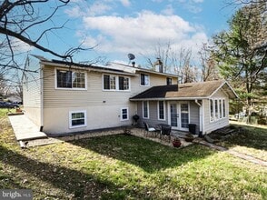 19120 Plummer Dr in Germantown, MD - Building Photo - Building Photo
