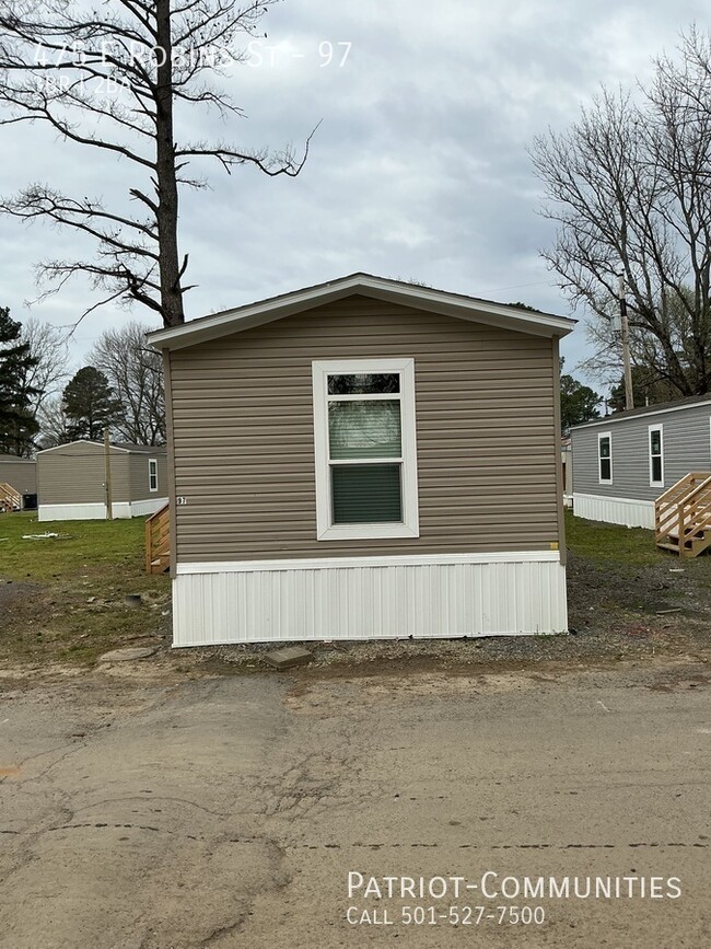 475 E Robins St in Conway, AR - Foto de edificio - Building Photo