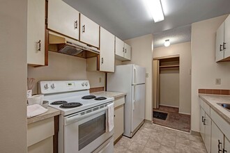 Stirling Place in Edmonton, AB - Building Photo - Building Photo