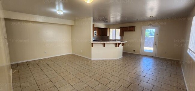 5715 Castlegate Ln in Bakersfield, CA - Building Photo - Building Photo