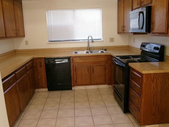 3717 Meade Ct in Bakersfield, CA - Building Photo - Building Photo