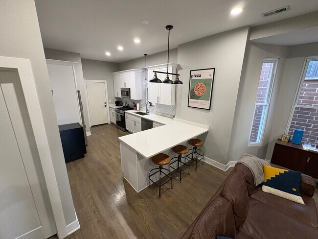 1933 W Ohio St, Unit 2 in Chicago, IL - Building Photo - Building Photo