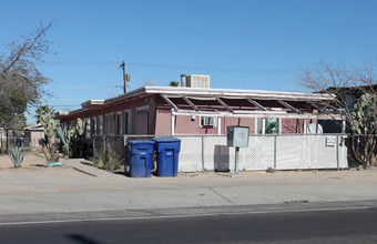 132 W Irvington Rd in Tucson, AZ - Building Photo - Building Photo