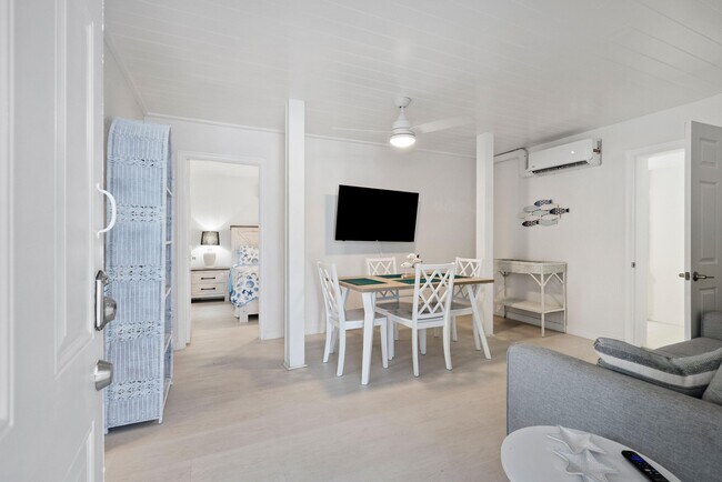 670 Hernando St in Fort Pierce, FL - Building Photo - Building Photo