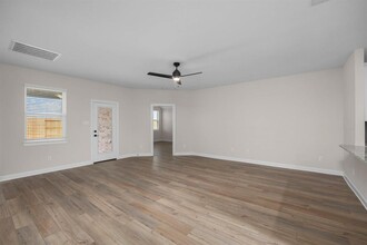 3113 Banyan Dr in Santa Fe, TX - Building Photo - Building Photo