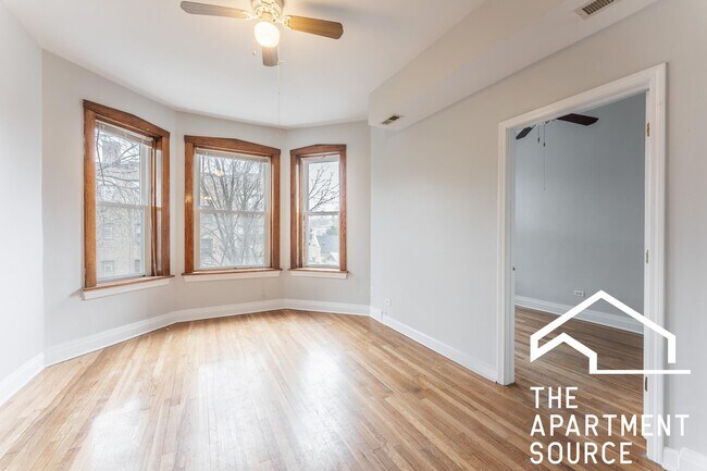 1317 W Foster Ave, Unit 2 in Chicago, IL - Foto de edificio - Building Photo