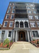 28 Quint Ave in Boston, MA - Foto de edificio - Building Photo
