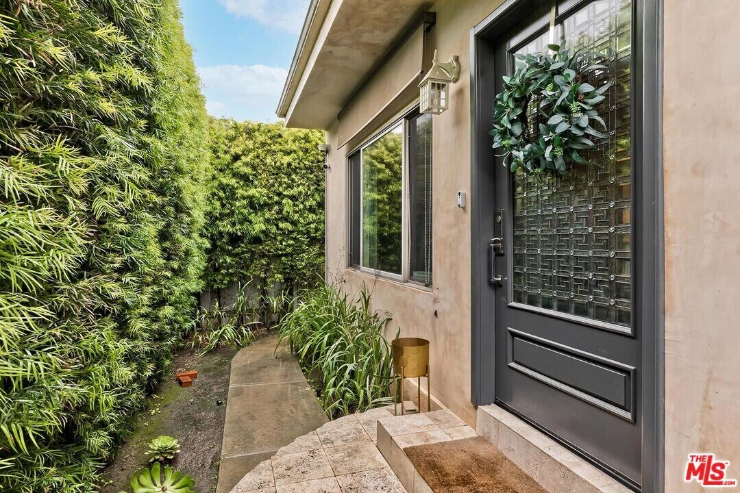 3804 Lenawee Ave in Culver City, CA - Building Photo