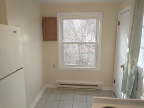 230 Jackson Ave, Unit half in Charleston, IL - Building Photo - Building Photo