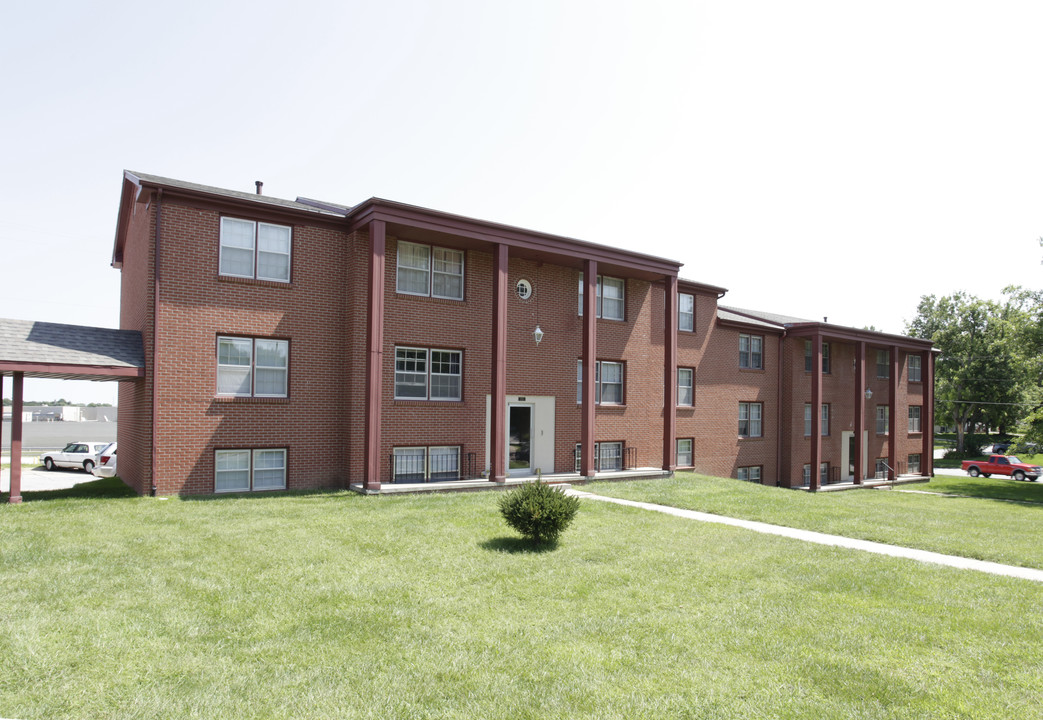 Royal Terrace Apartments in Omaha, NE - Building Photo