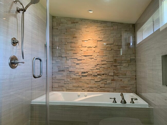 5590 Clinton St in Beaumont, TX - Building Photo - Building Photo