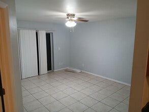 5144 28th St SW in Lehigh Acres, FL - Foto de edificio - Building Photo