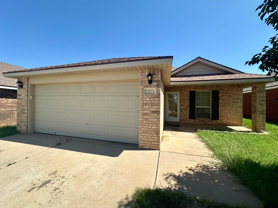 1903 99th St in Lubbock, TX - Building Photo