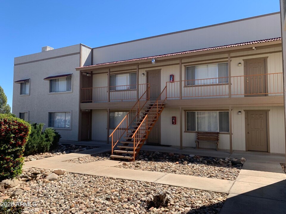 1200 Lanny Ave in Clarkdale, AZ - Building Photo