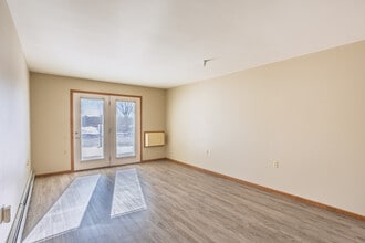 Applegate II in Dubuque, IA - Building Photo - Interior Photo