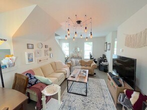 611B E Duffy Ln in Savannah, GA - Building Photo - Building Photo