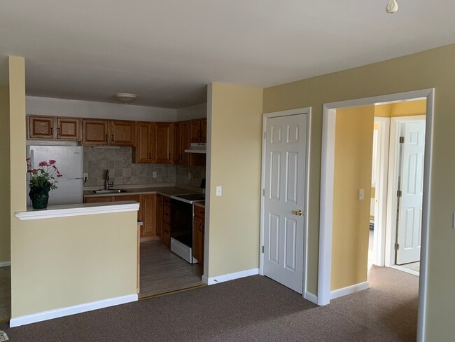 40 Donna Dr, Unit B1 in New Haven, CT - Building Photo - Building Photo
