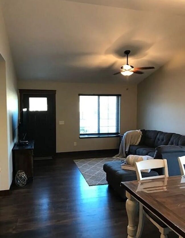 812 Daisy Ln in Eau Claire, WI - Building Photo - Building Photo