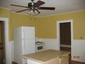 62 Webster St, Unit #2 in Lewiston, ME - Building Photo - Building Photo