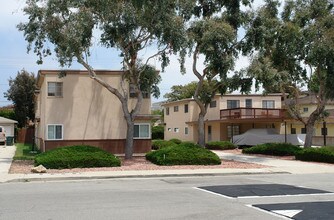 224-234 Lang St in Ventura, CA - Foto de edificio - Building Photo