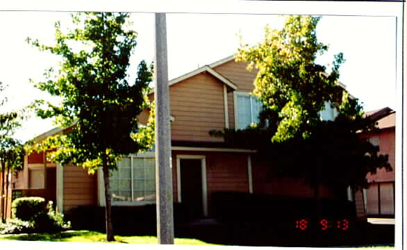 2360 Mt. Humphries Cor in Corona, CA - Foto de edificio - Building Photo