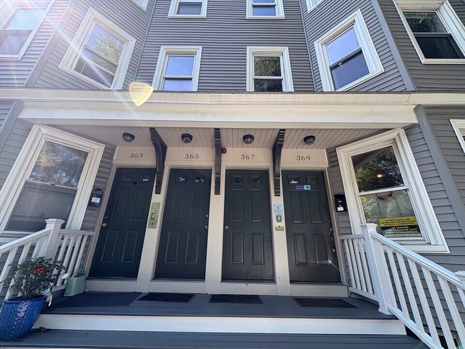 367 Cardinal Medeiros Ave in Cambridge, MA - Building Photo