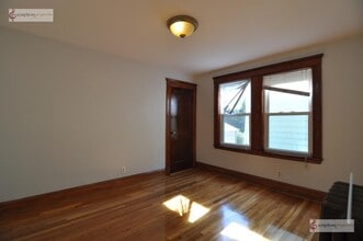 202 Calumet St, Unit 2 in Boston, MA - Foto de edificio - Building Photo