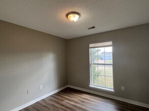 7077 Tudor Ln in Horn Lake, MS - Building Photo - Building Photo