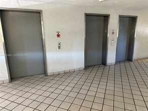 11800 SW 18th St in Miami, FL - Building Photo - Building Photo