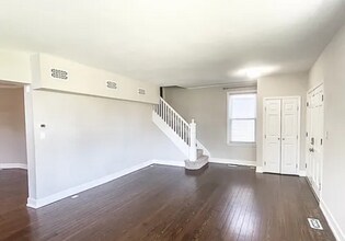 6580 Kugler Mill Rd in Cincinnati, OH - Building Photo - Building Photo