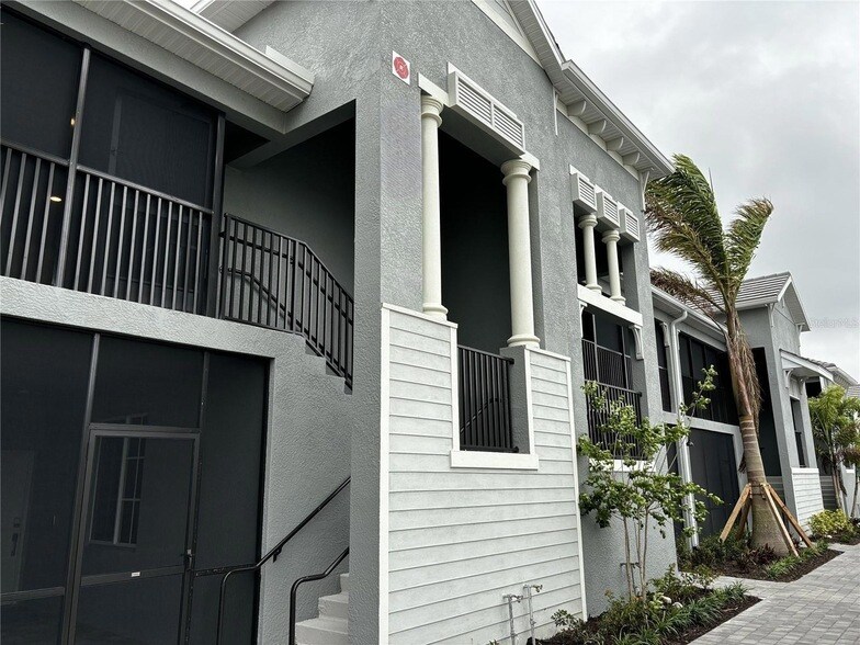17505 Opal Sand Dr in Venice, FL - Building Photo