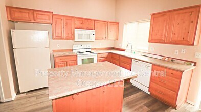 16489 Riley Dr in La Pine, OR - Building Photo - Building Photo