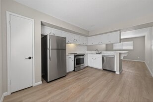 427 Hollyvale Dr, Unit 12 in Houston, TX - Building Photo