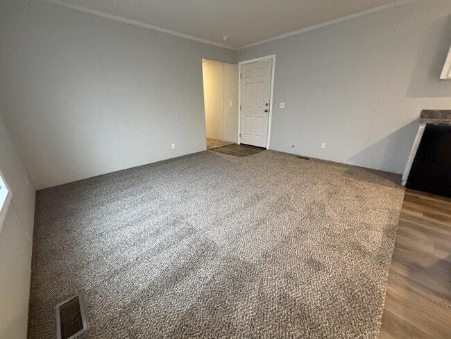 15353 Dominique Dr in Clinton Township, MI - Foto de edificio - Building Photo