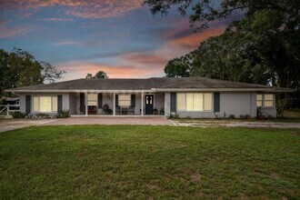 907 Crenshaw Lake Rd in Lutz, FL - Building Photo - Building Photo