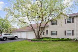 117 Gant Cir in Streamwood, IL - Building Photo