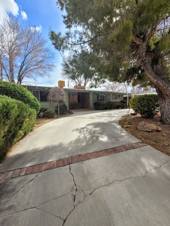 3012 Indian Creek Dr in Bishop, CA - Building Photo