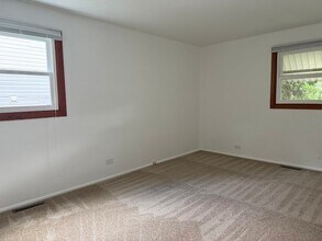 723 S Lake St, Unit 405 in Mundelein, IL - Building Photo - Building Photo