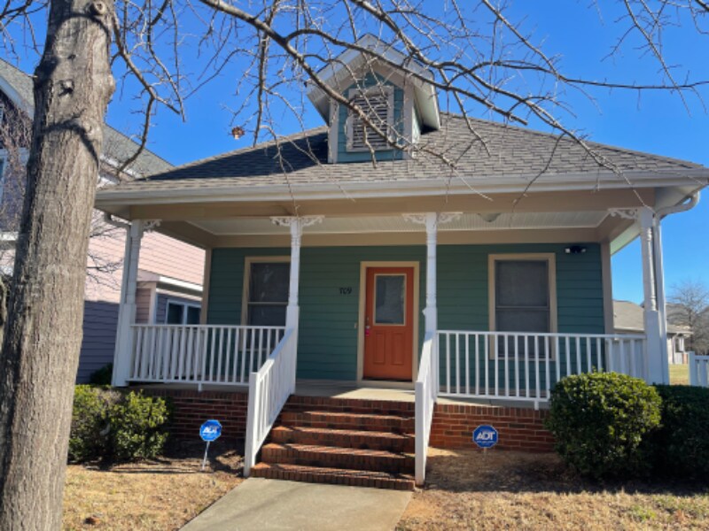 709 Integrity Oaks Dr in Greensboro, NC - Foto de edificio