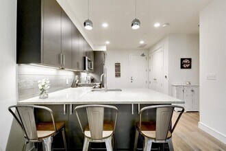 222 West Ave in Austin, TX - Building Photo - Building Photo