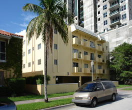 130 Mendoza Ave in Coral Gables, FL - Building Photo - Building Photo