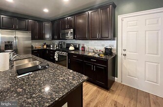 42770 Lauder Terrace in Ashburn, VA - Building Photo - Building Photo