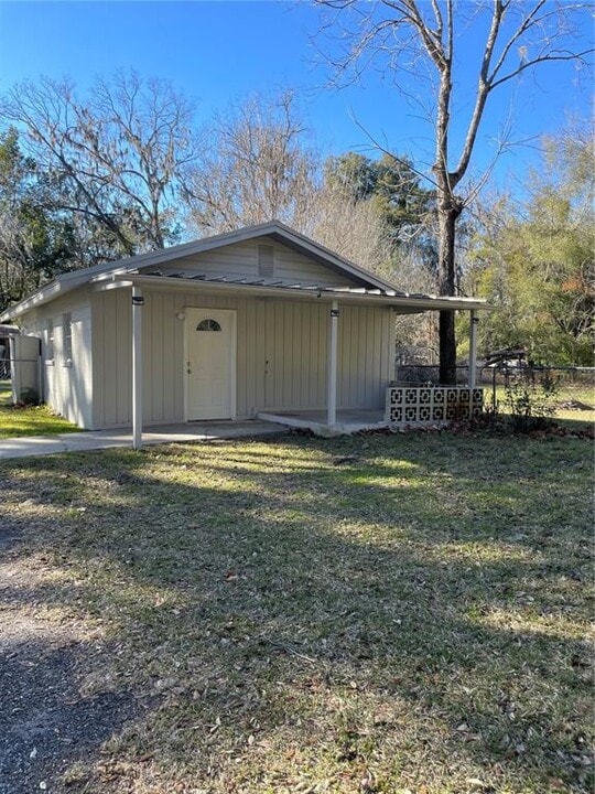 15020 NW 41st Terrace in Reddick, FL - Building Photo