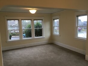 7544 N Albina Ave in Portland, OR - Building Photo - Building Photo