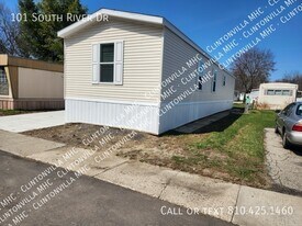 101 S River Dr in Village of Clarkston, MI - Building Photo