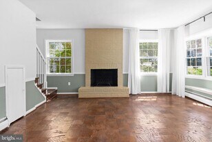 2305 Pickwick Rd in Baltimore, MD - Building Photo