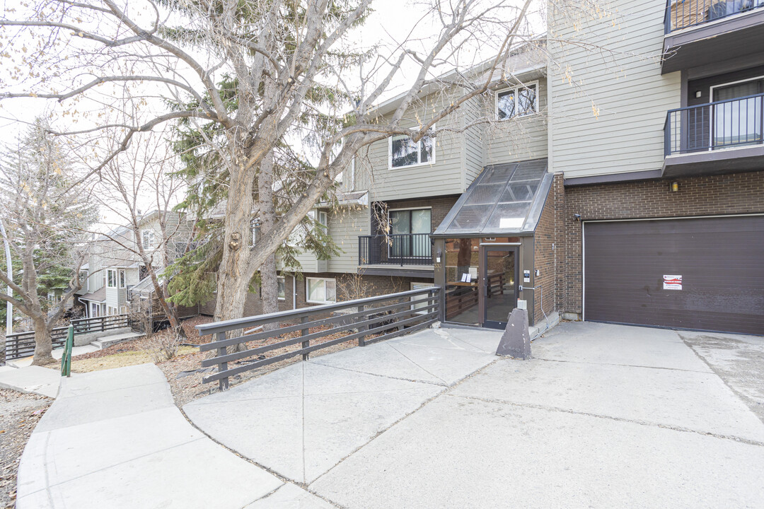 333C 2 Av NE in Calgary, AB - Building Photo