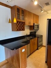 512 W Barry Ave in Chicago, IL - Building Photo - Building Photo